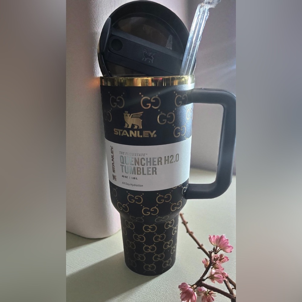 BLACK N GOLD GG 40oz TUMBLER